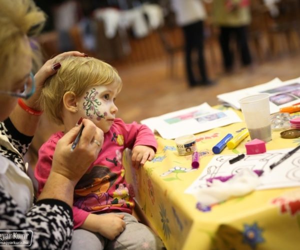 A község, amely példát mutat – Jótékonysági disznóölés Kislődön